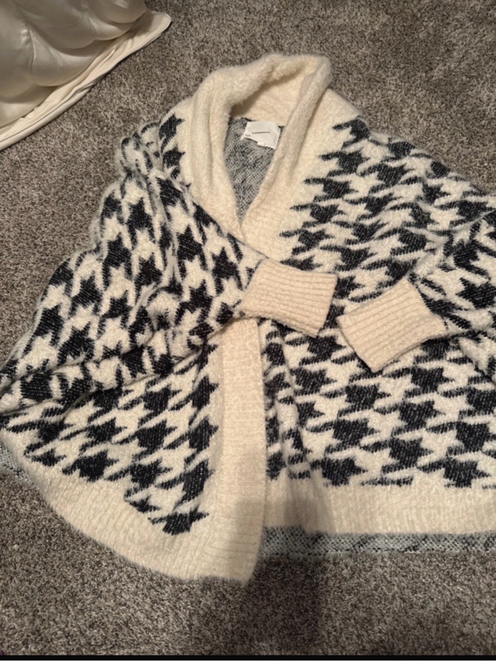 Anthropologie Cream & Black Houndstooth Shawl-Collar Poncho Sweater